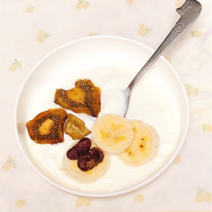 今日のヨーグルト♡キウイ&黒豆