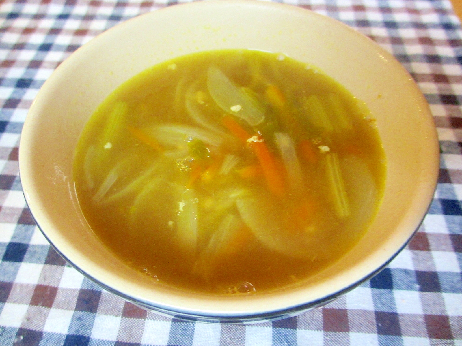 ルウを使って、ひき肉と香味野菜のカレースープ
