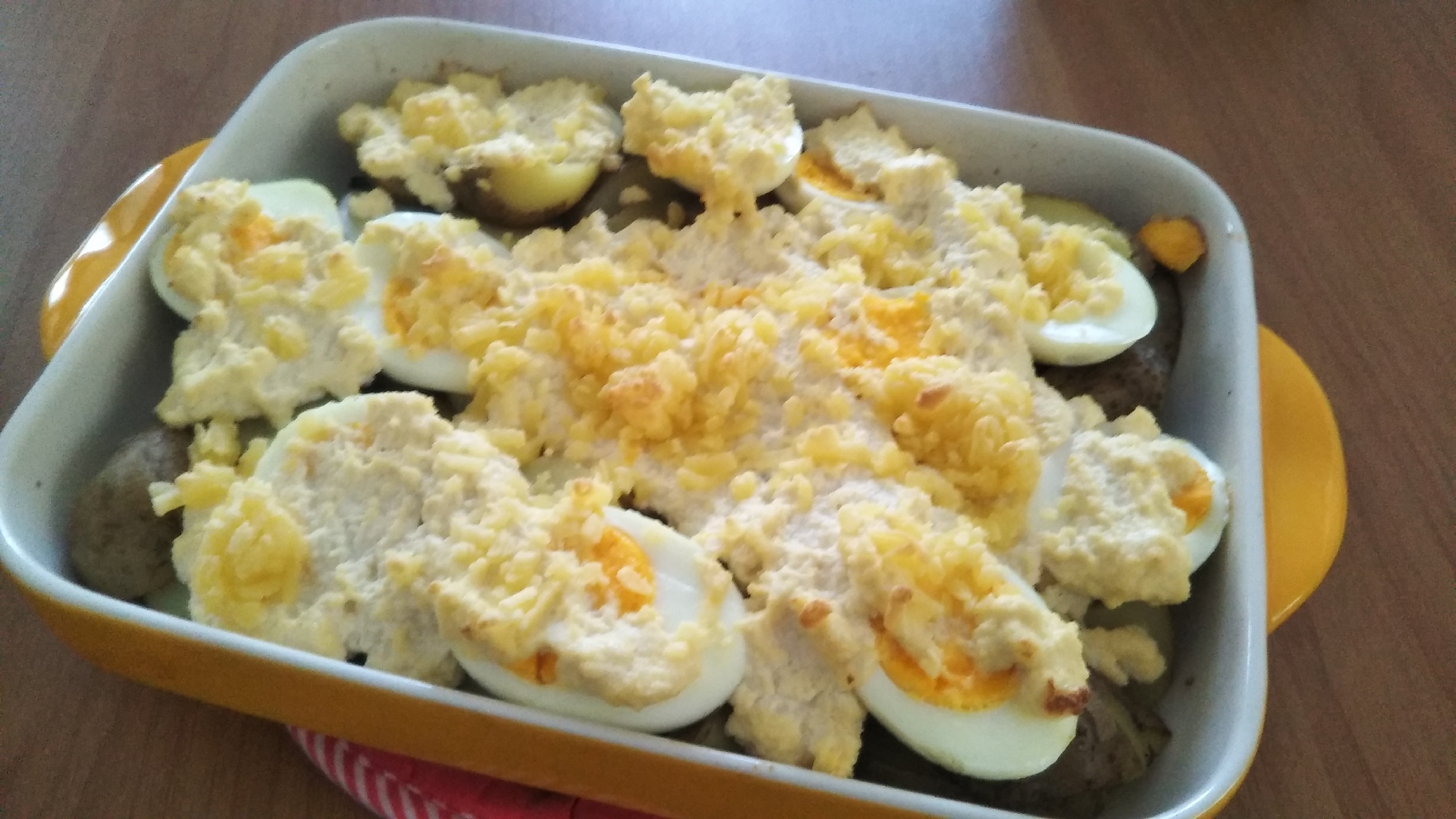 豆腐で簡単！ゆで卵とじゃがいものクリームグラタン