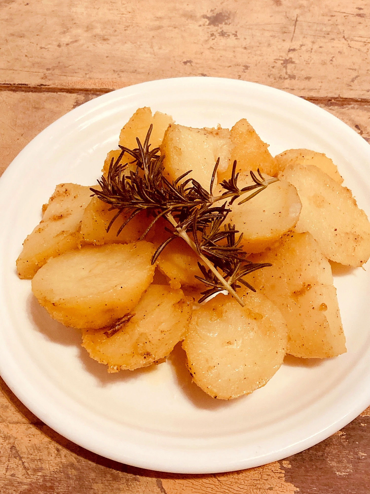 蒸しじゃがいものローズマリーグリル　おつまみ