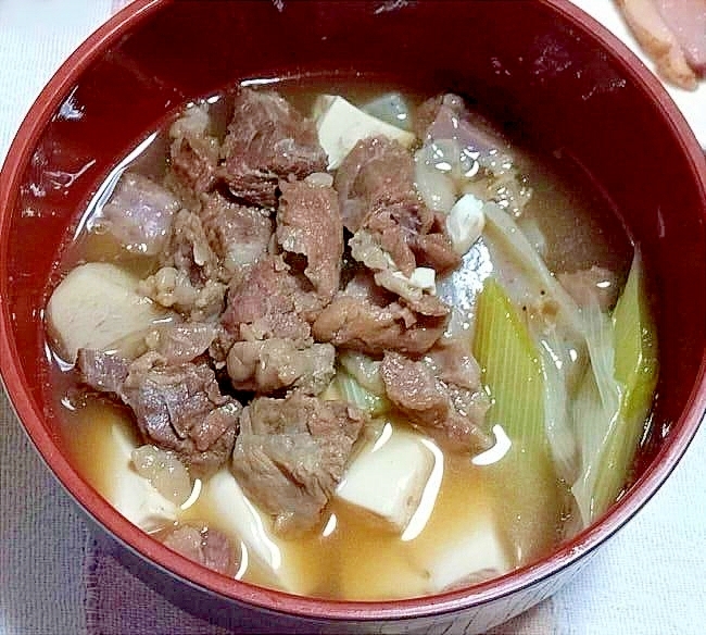 たっぷり青ネギで牛筋肉の下拵え