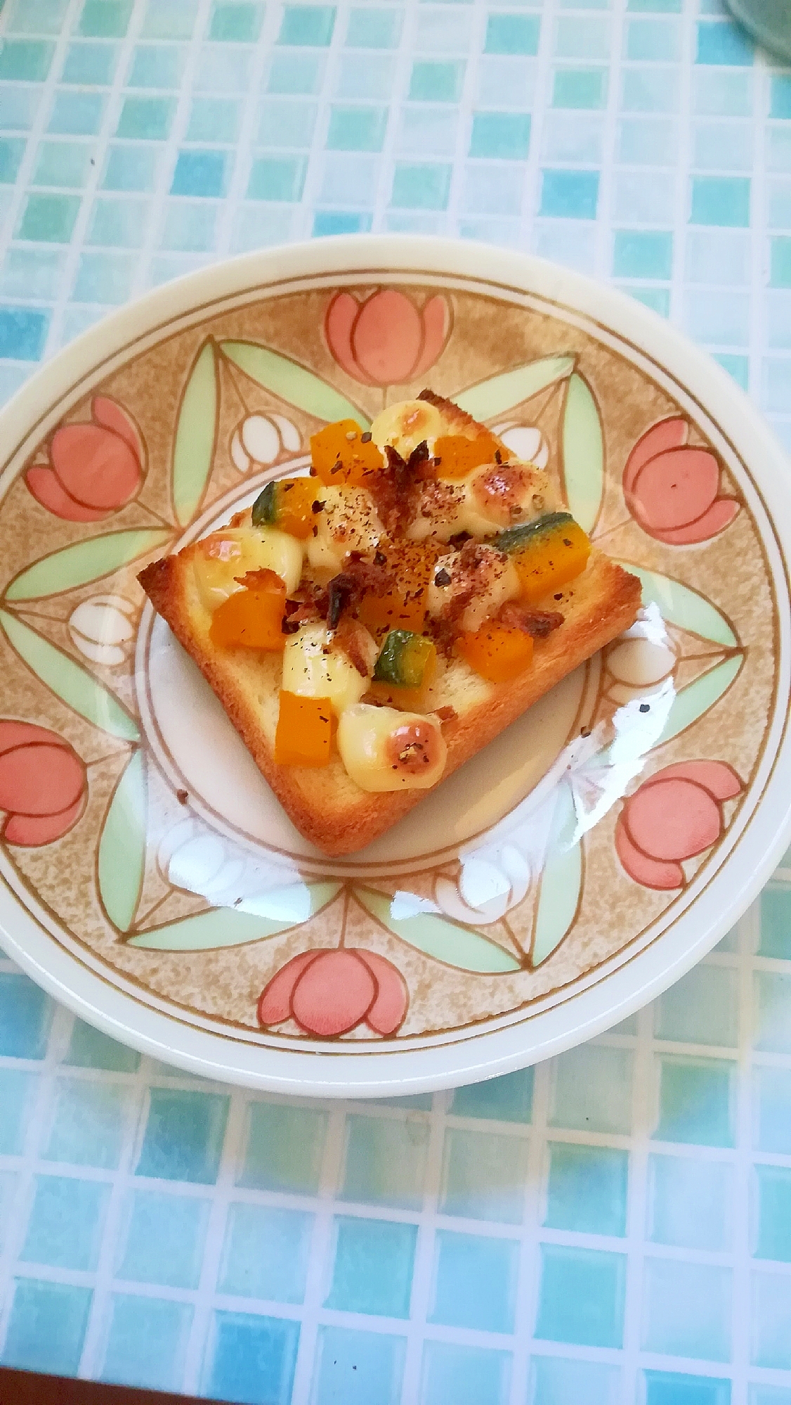 北海道産カボチャと国産プロセスチーズのトースト