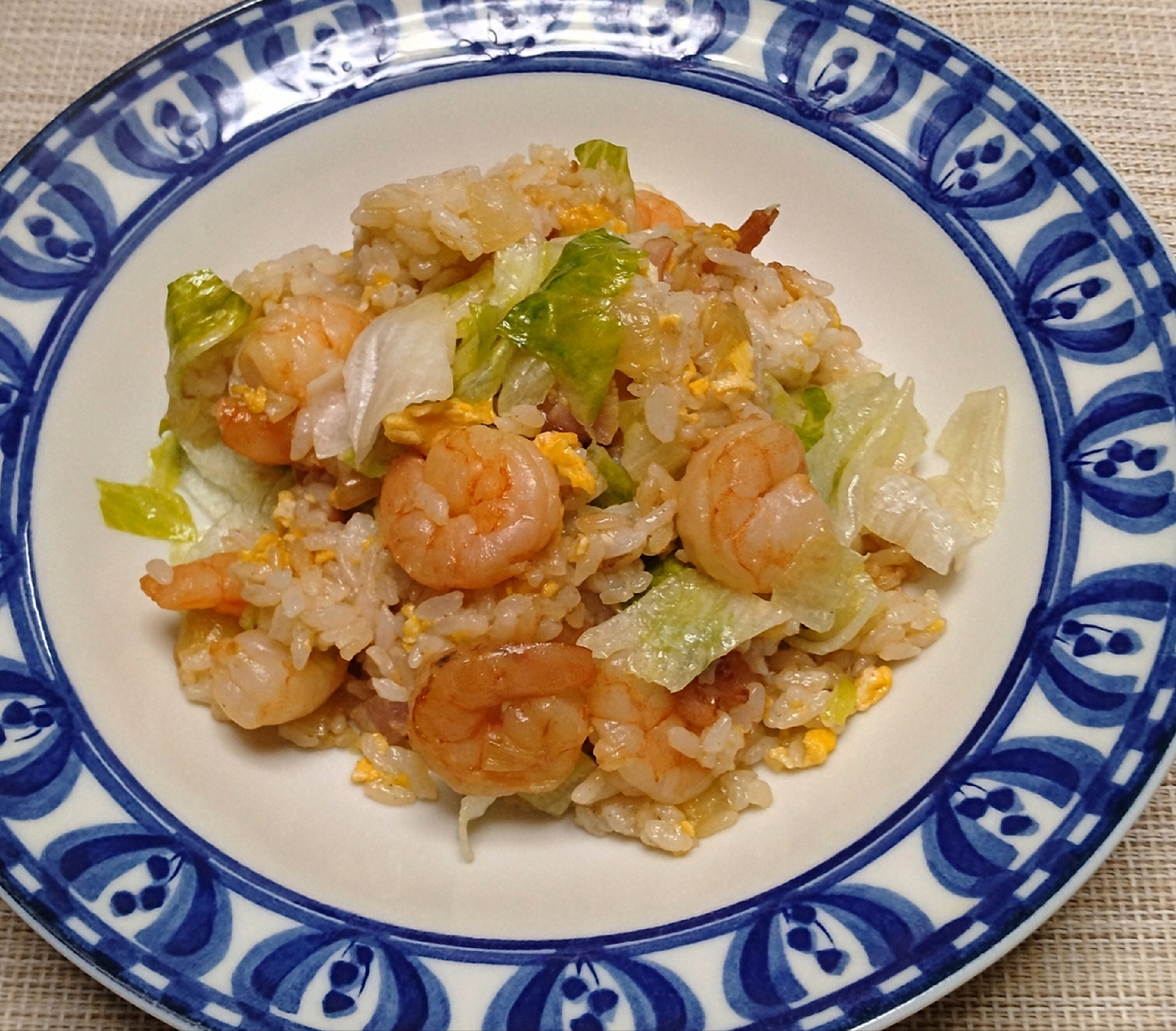 具沢山のエビチャーハン
