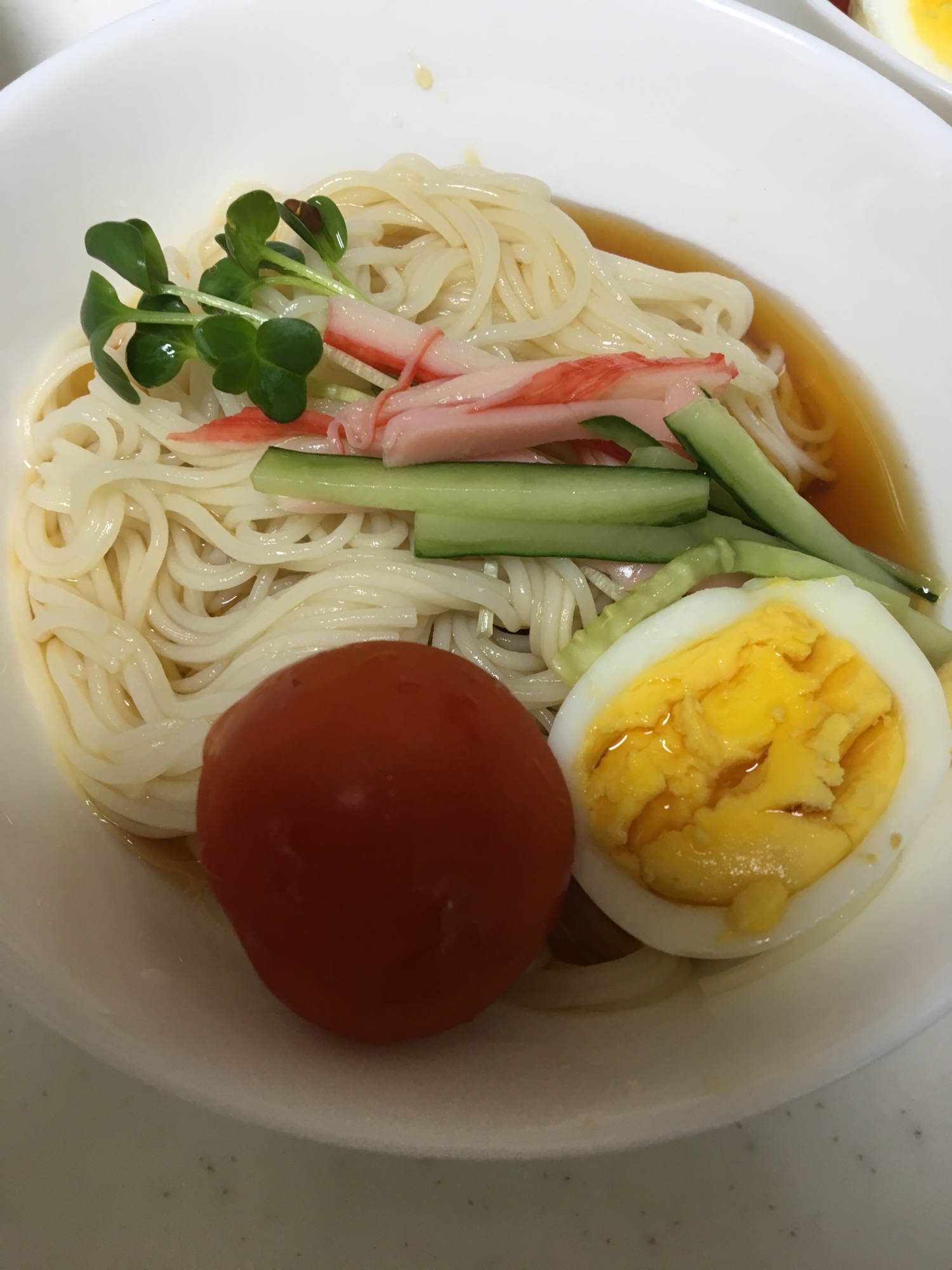 魚肉ソと貝割れ大根とゆで卵の素麺(^○^)