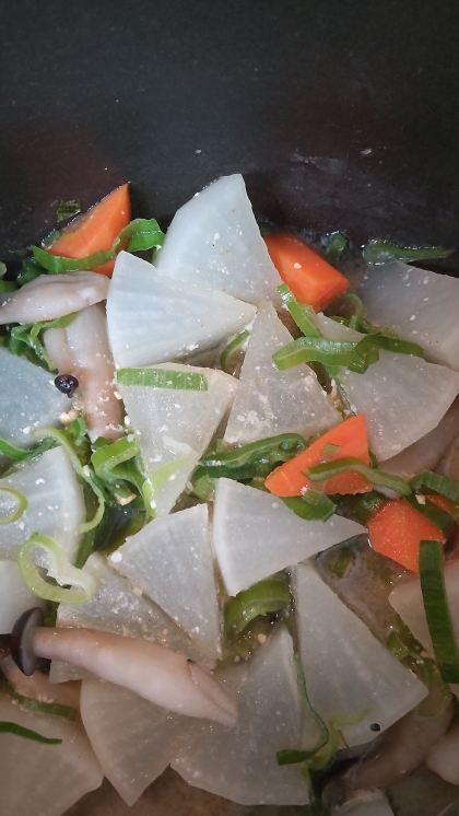 簡単に副菜！大根人参しめじの味噌バター煮