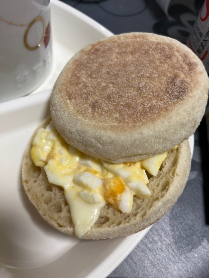 卵サラダ＆とろけるチーズのイングリッシュマフィン