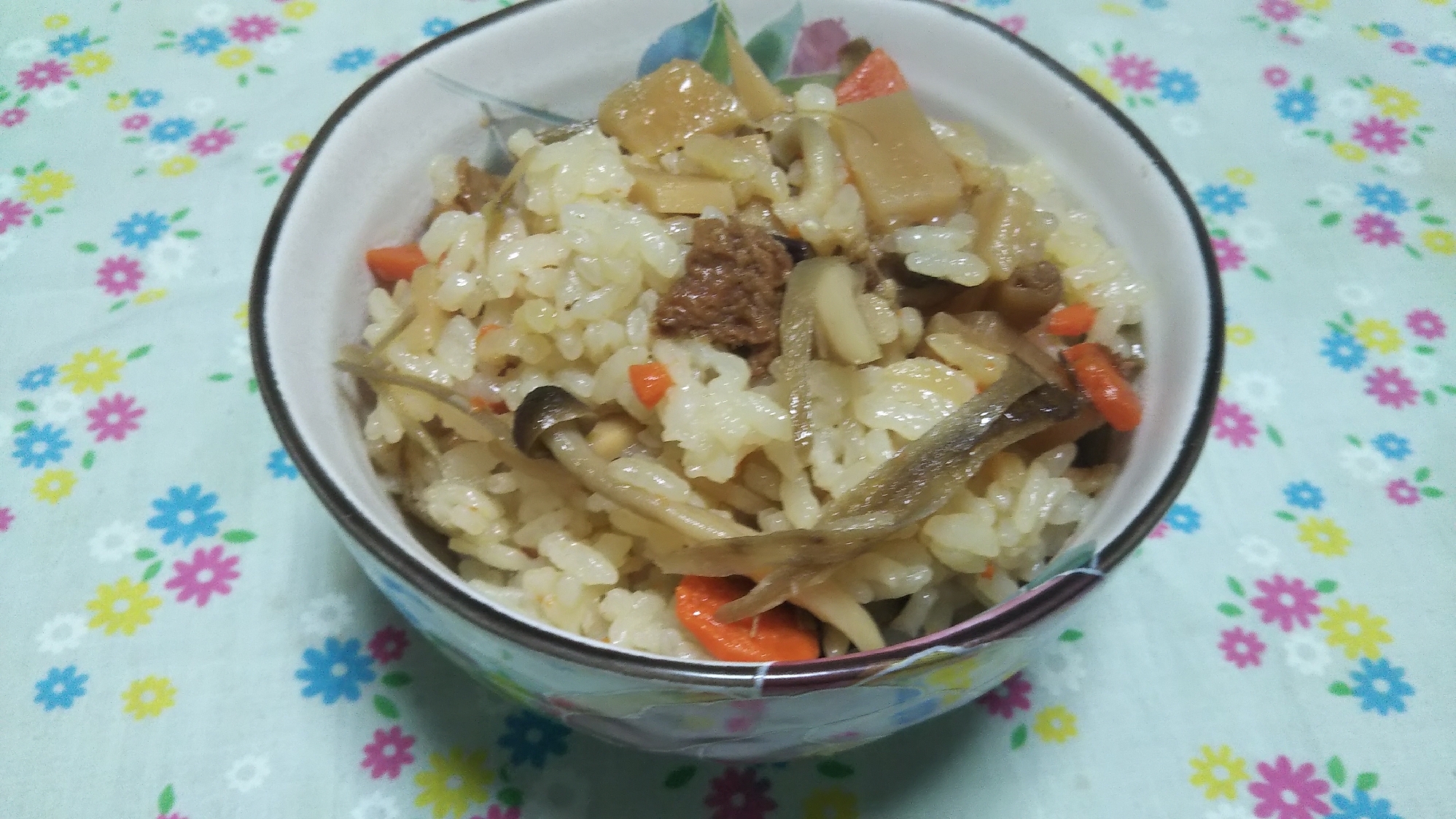 ごぼうとしめじ入り鶏釜飯☆