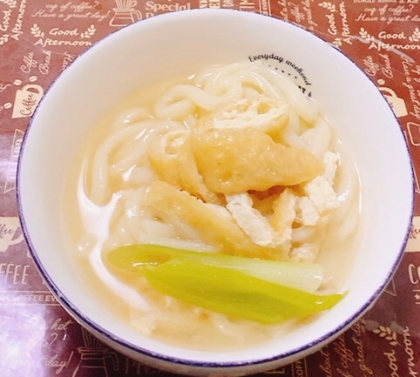 冷凍うどんを使った、白菜、油揚げ入り、うどん♬