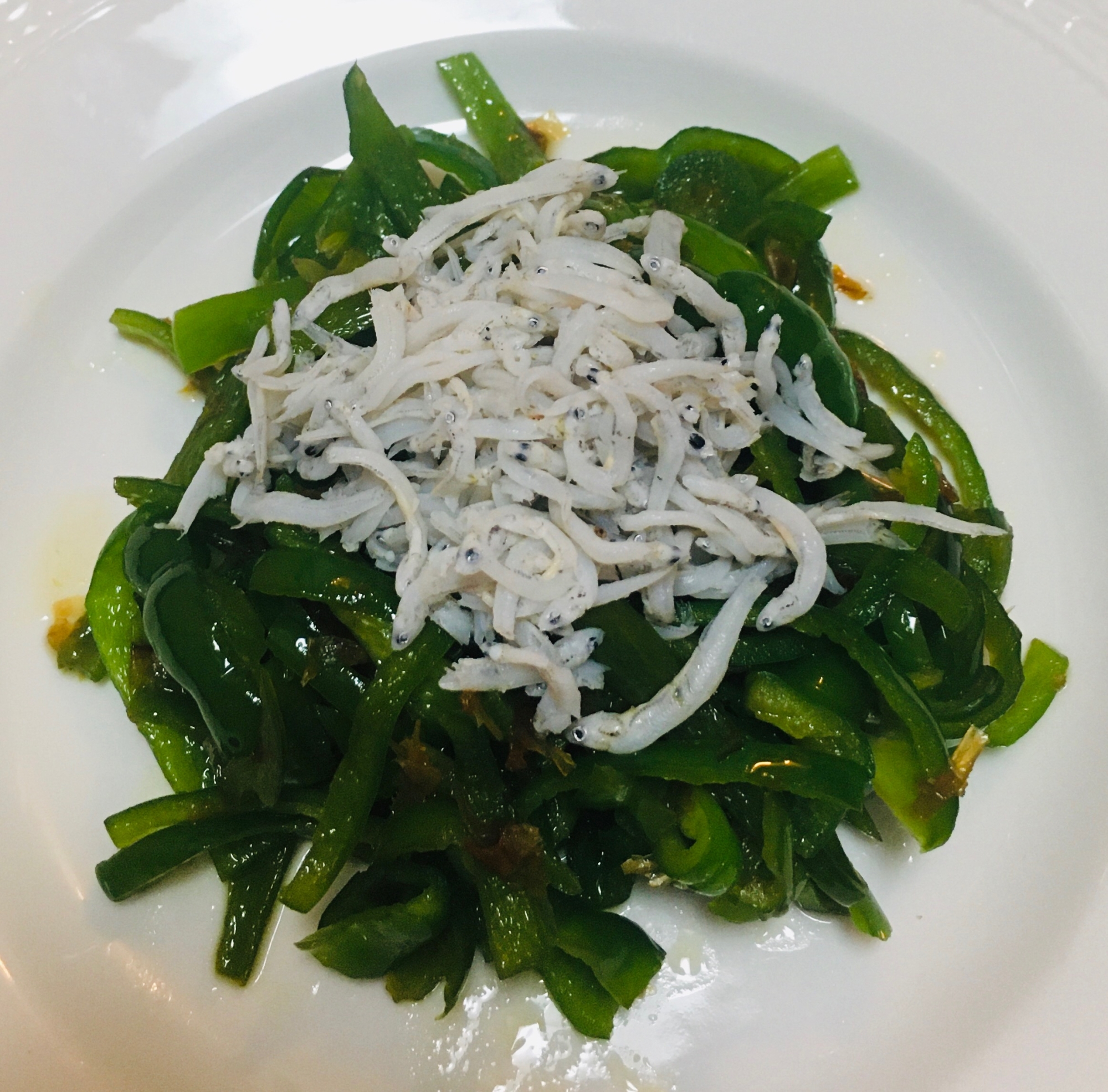 簡単おつまみ　しらすとピーマン炒め物