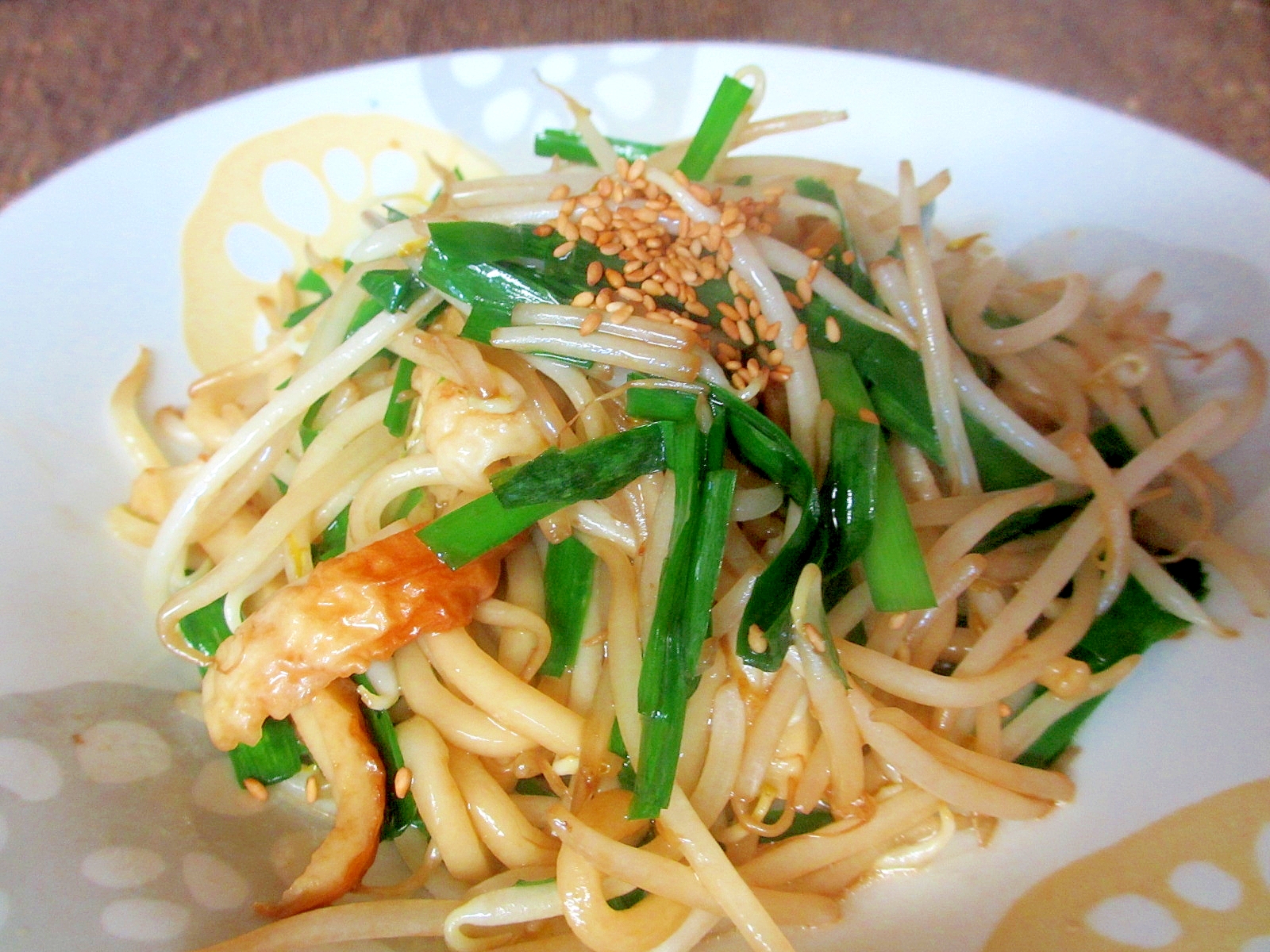 ニラともやしとちくわのオイスター焼きうどん