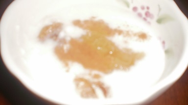 クルミと柚子ジャムにヨーグルトシナモンをかけて美味しかったです(^^♪