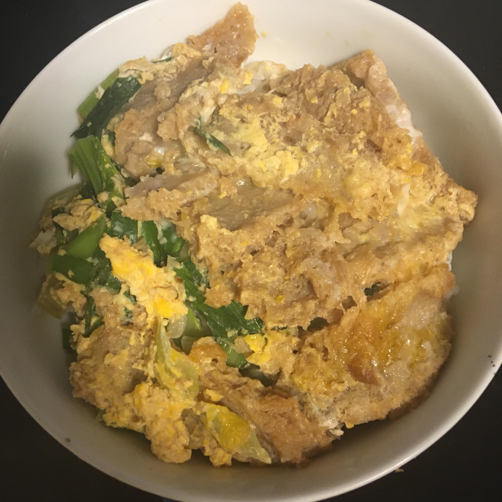 にら、小松菜、メンチカツ丼