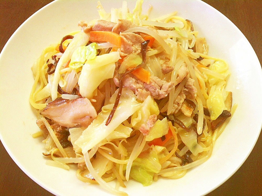 いちいち茹でない時短パスタで　豚骨ちゃんぽんパスタ