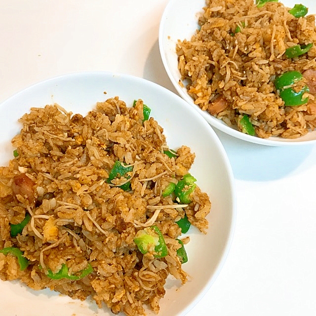 ピーマンとえのきとウインナーのカレー炒飯♪食欲UP