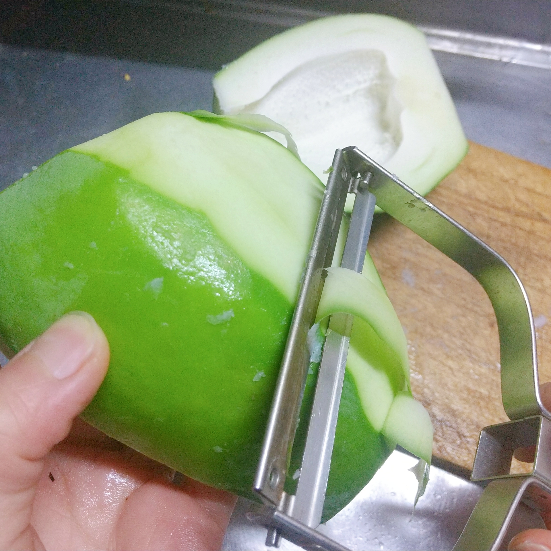 【青パパイヤの下処理】青パパイヤのアク抜きの方法