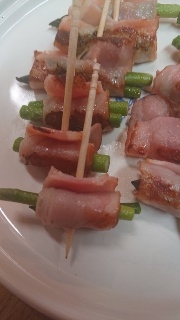 幼児食 一口サイズのアスパラベーコン
