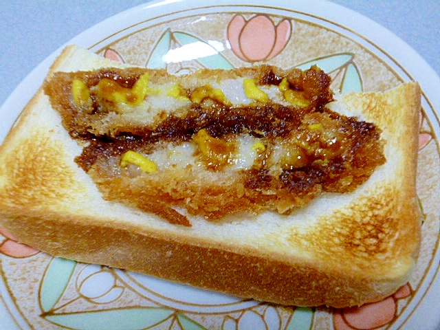 簡単♪朝ごパン♪とんかつのせトースト
