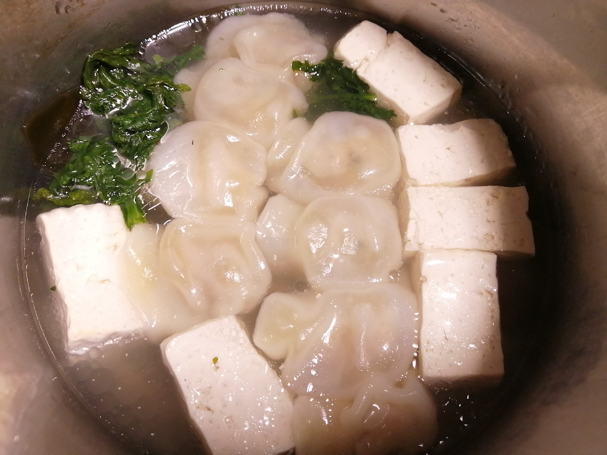 春菊と水餃子入り湯豆腐鍋