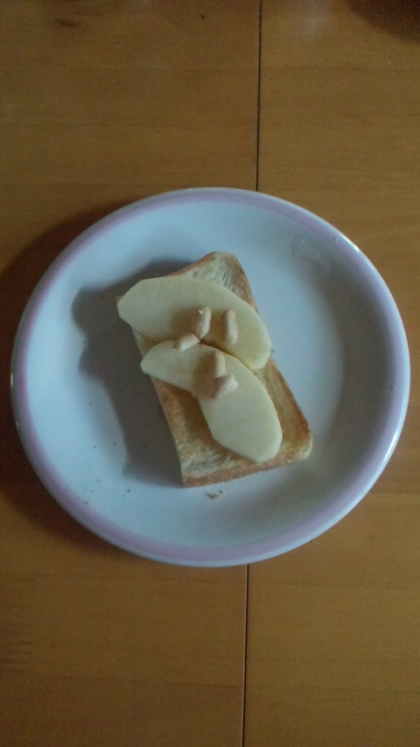 こんばんは♡
アーモンドの代わりにピーナッツだけど朝食に作ったよ♪食感＆味も美味しいトーストだね♡
ご馳走様でした～