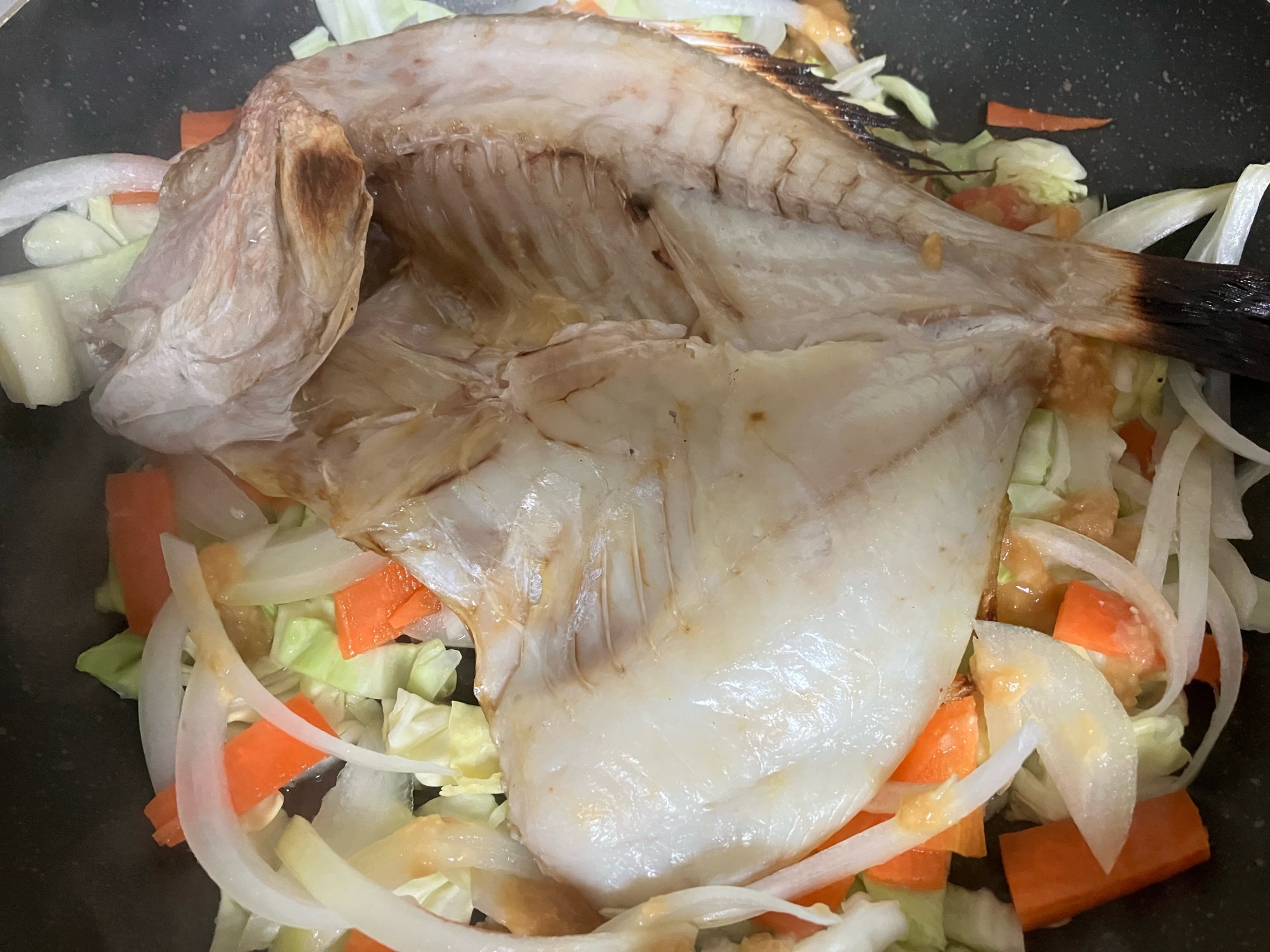 フライパンで野菜とレンコ鯛の味噌ダレ蒸し焼き☆彡