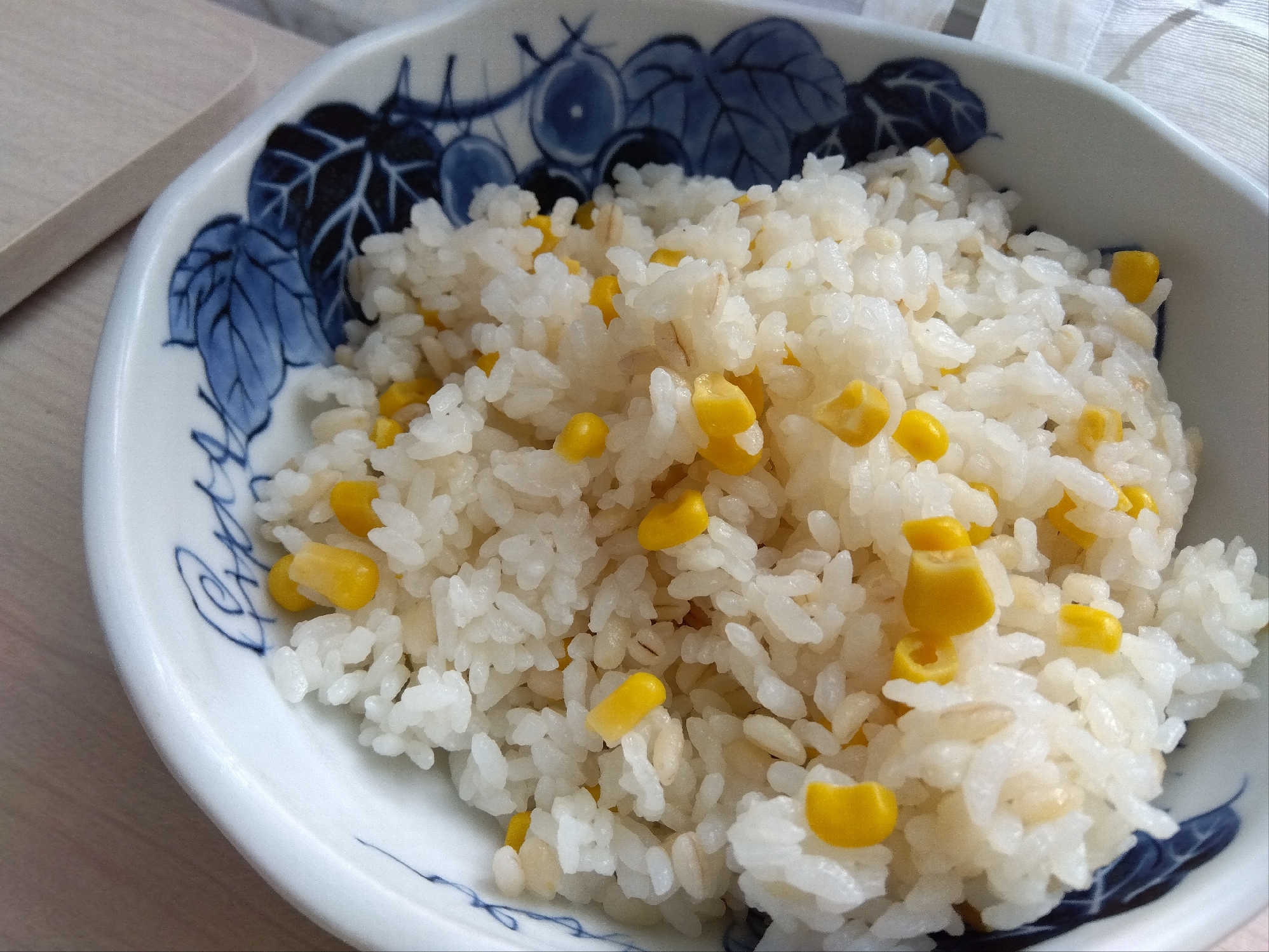絶品!コーン缶で作る簡単とうもろこしご飯♡もち麦入
