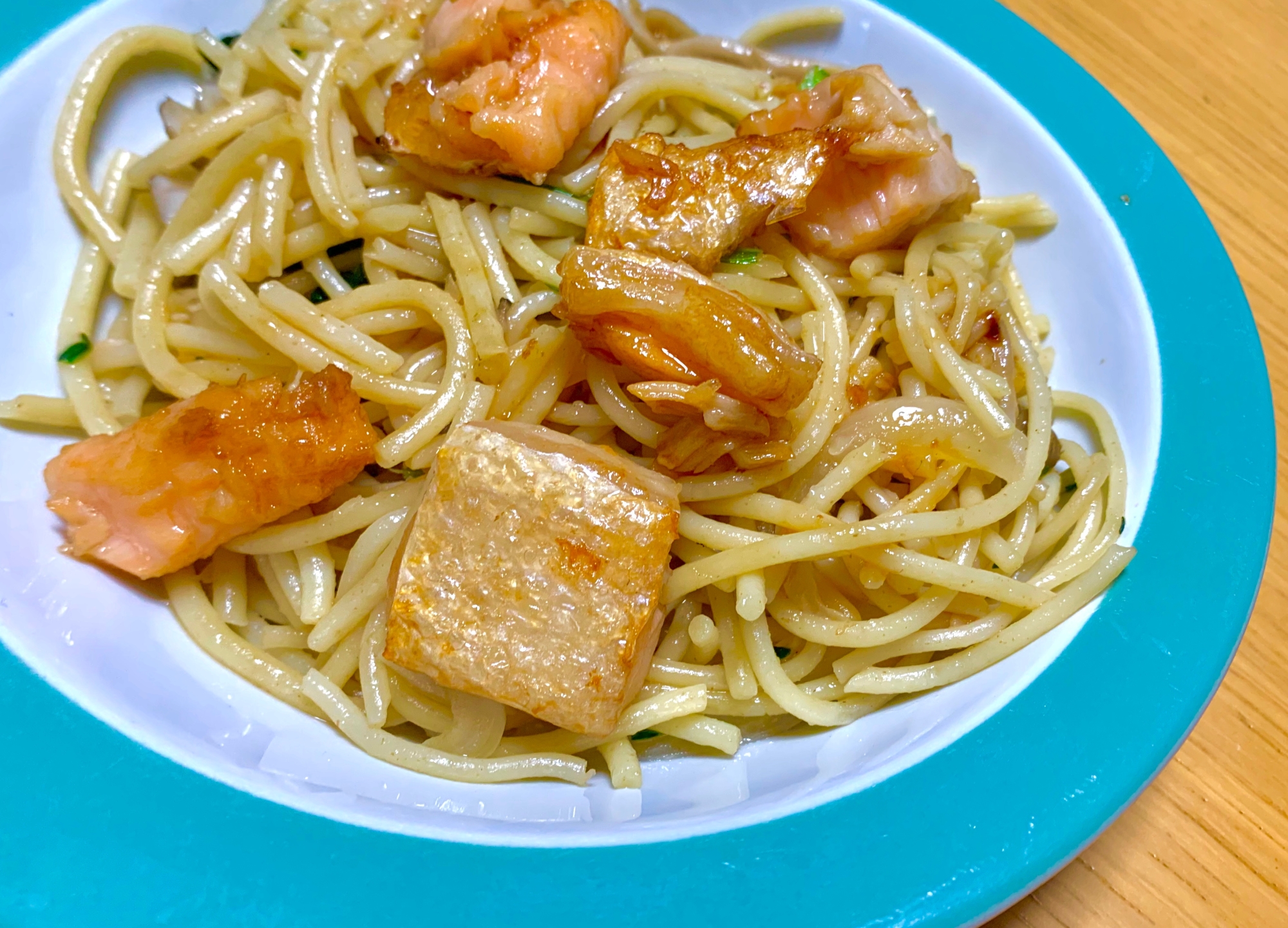 バター醤油香る✨鮭の和風パスタ