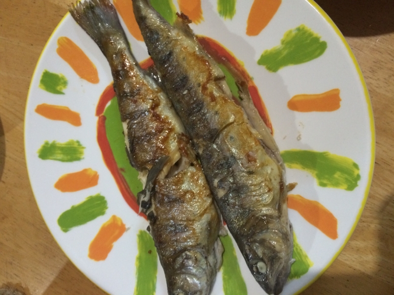 フライパンで山女魚のバター焼き(❁・∀・❁)