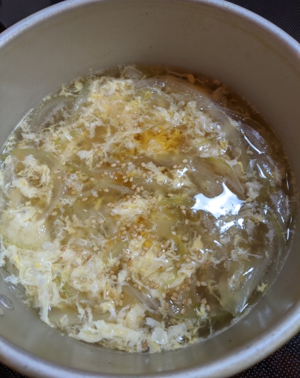 サバ缶の残り汁で卵とオニオンのコンソメスープ
