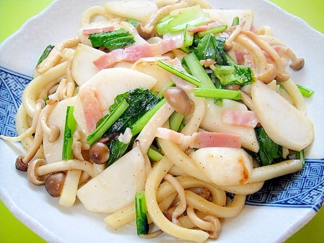 カブとベーコンしめじの和風焼きうどん