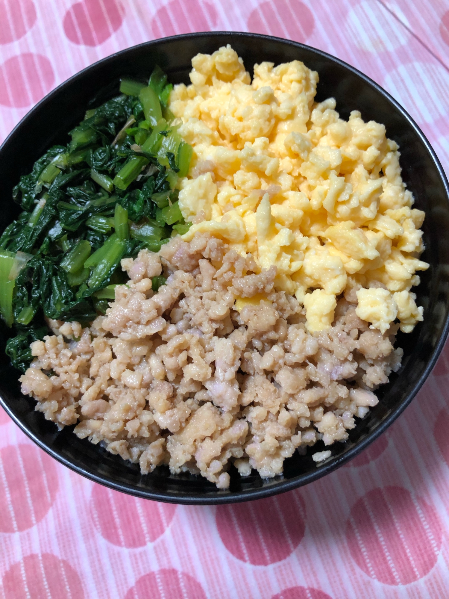 ⭐️超簡単❣️定番の鶏そぼろ三色丼⭐️