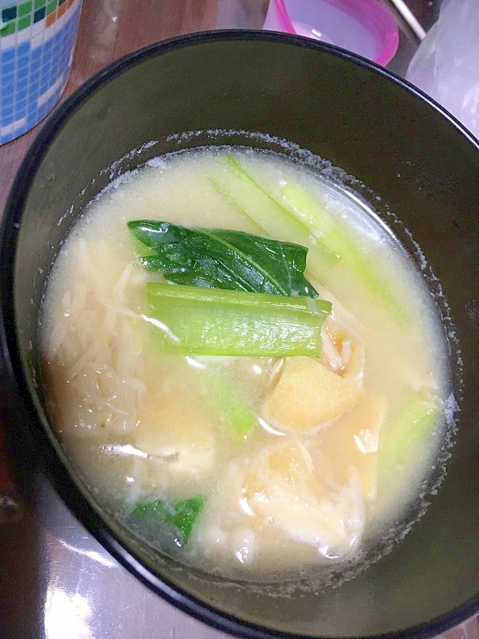 小松菜と油揚げとえのきの味噌汁