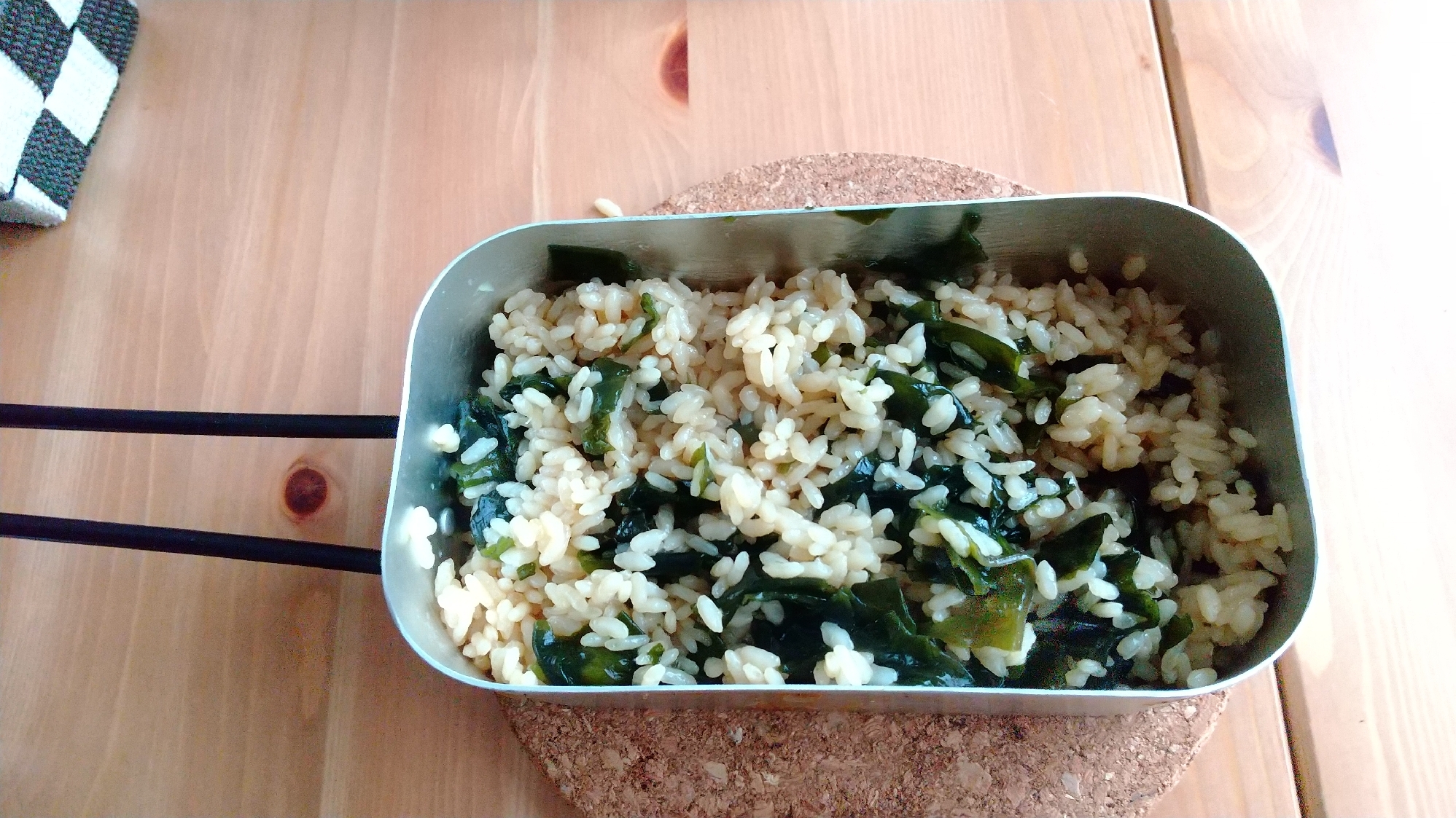 メスティン(飯ごう)で作る簡単わかめご飯