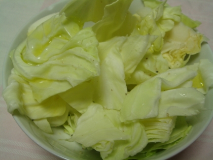 生キャベツはこれが一番美味 キャベツ ごま油 塩 レシピ 作り方 By にゃう1094 楽天レシピ