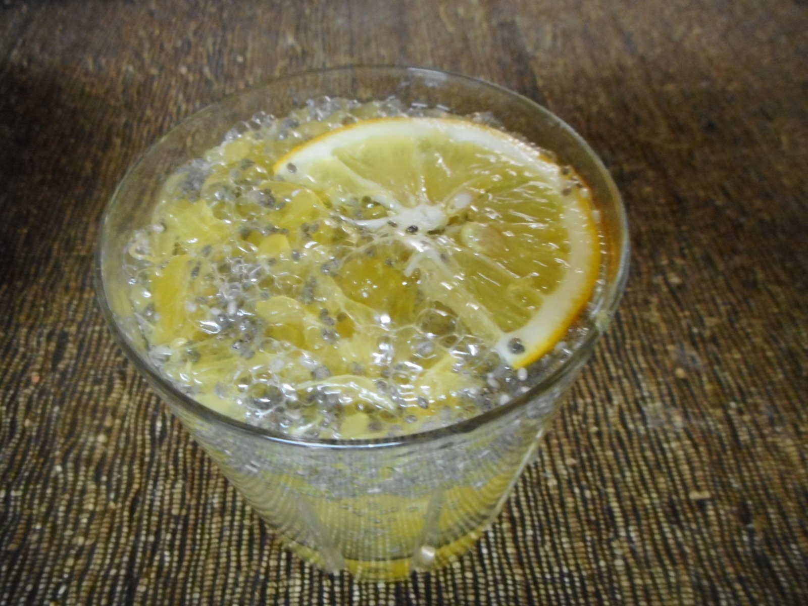 はっさくとチアシードのレモンスカッシュ