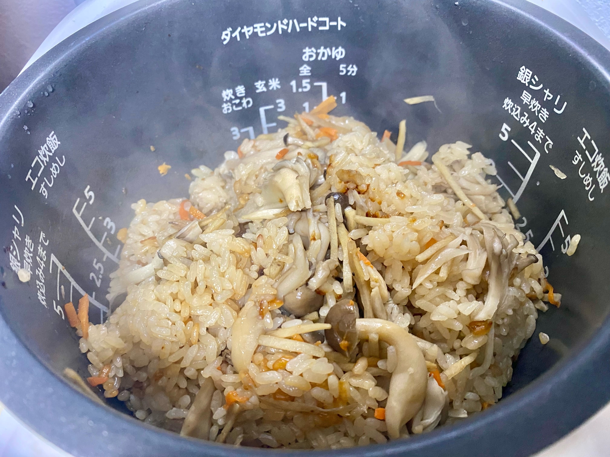 きのこたっぷり！簡単炊き込みご飯！