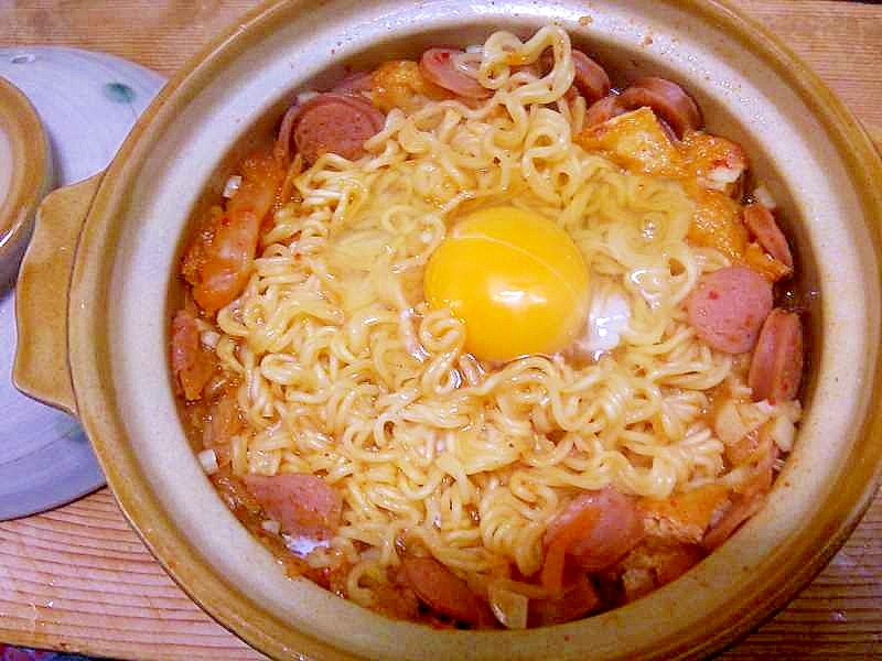 土鍋/キムチウインナ油揚げ即席麺