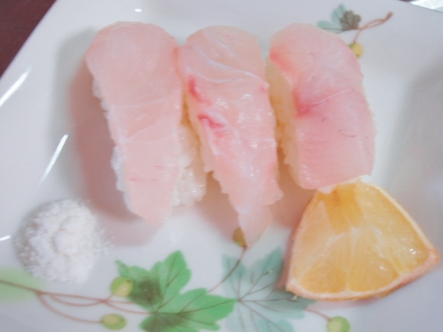 塩とレモンでいただく 鯛のにぎり寿司