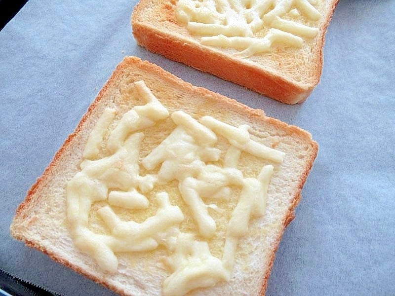 食パンで、ガーリックチーズトースト