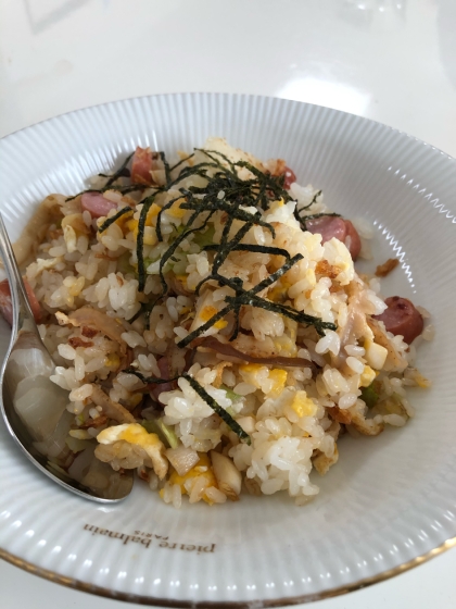 シンプル！ウインナーと玉ねぎの玉子チャーハン