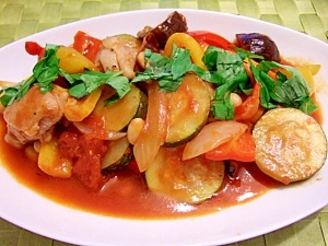 彩り夏野菜と大豆で具だくさん鶏のトマト煮