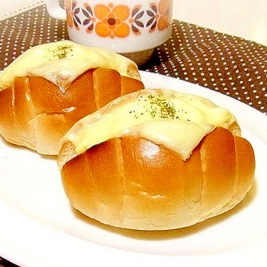 コーンマヨチーズロールパン