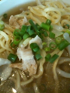 もやしと豚肉だけで、おいしいラーメン♪