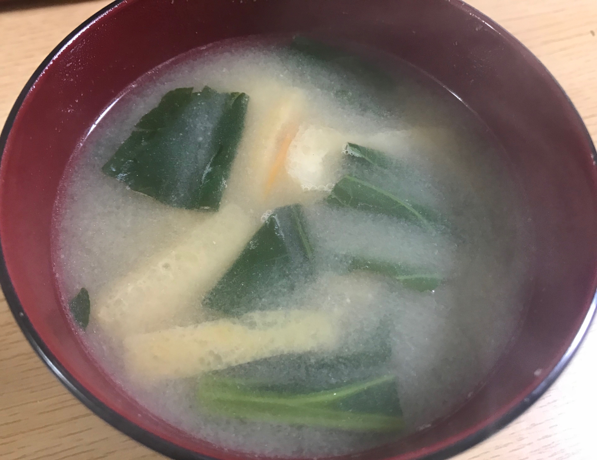 小松菜とにんじん 油揚げの味噌汁