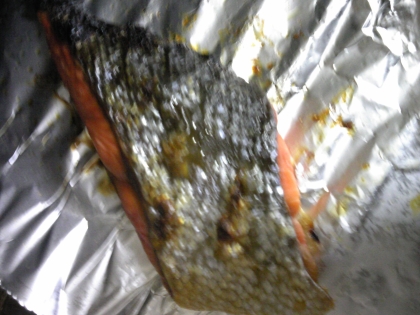 これは、スーパーの鮭です。大根葉っぱふりかけ作るのに焼きました☆