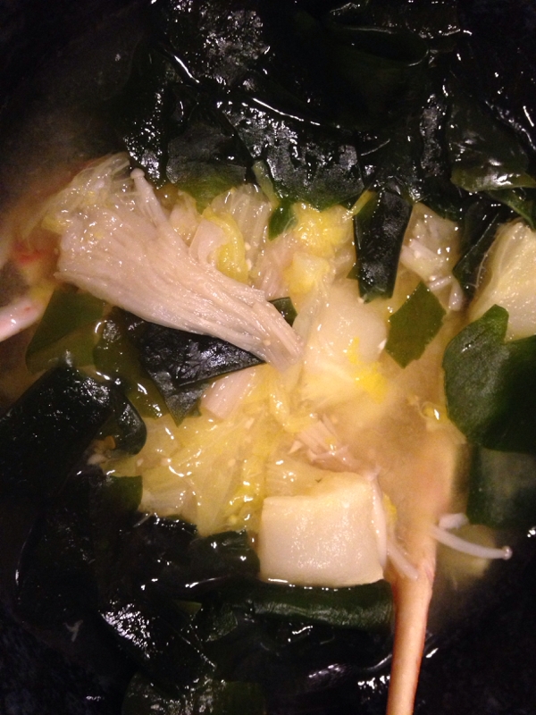 白菜とわかめとえのきの粕汁