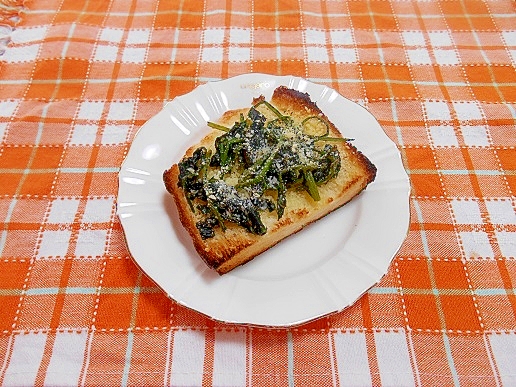 ほうれん草の胡麻和え＆粉チーズトースト