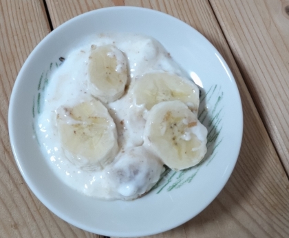 甘酒とバナナときな粉のヨーグルト