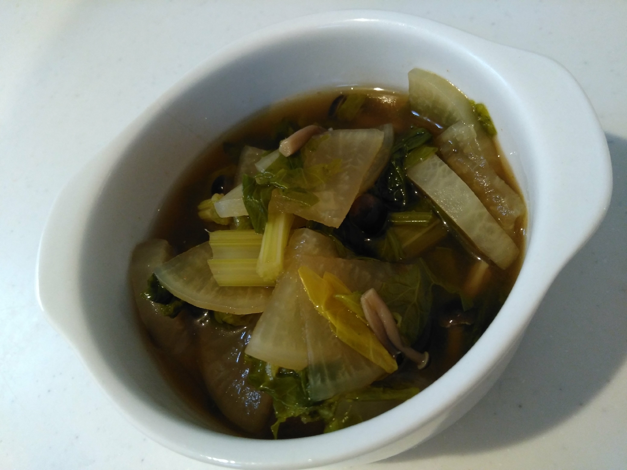 タイ料理風♫「セロリと大根の旨辛スープ」★