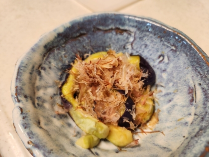 レンチンでいいんですね♪昔、実家にいた頃はガス台で焼きナス作っていたけど、我が家はIHなのでもう食べられないかと思ってました。焼きナスより簡単！！