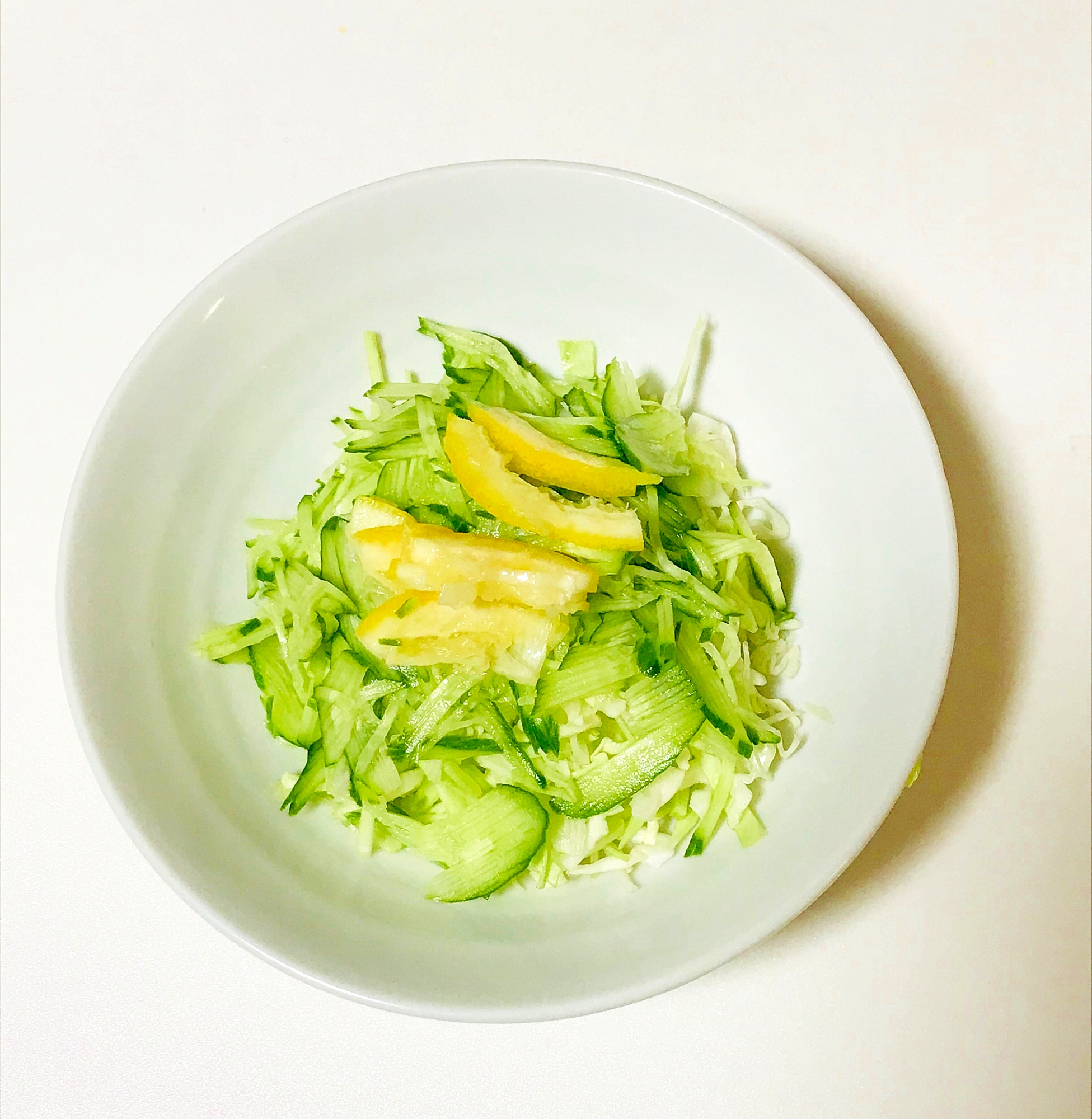 レモンドレッシングの簡単サラダ